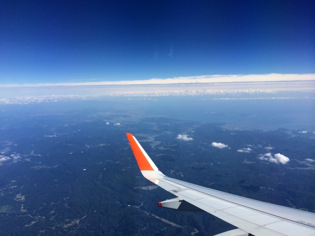 飛行機と空